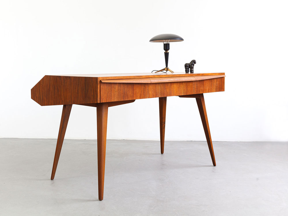 Nussbaum Schreibtisch, 50er Jahre, designklassiker