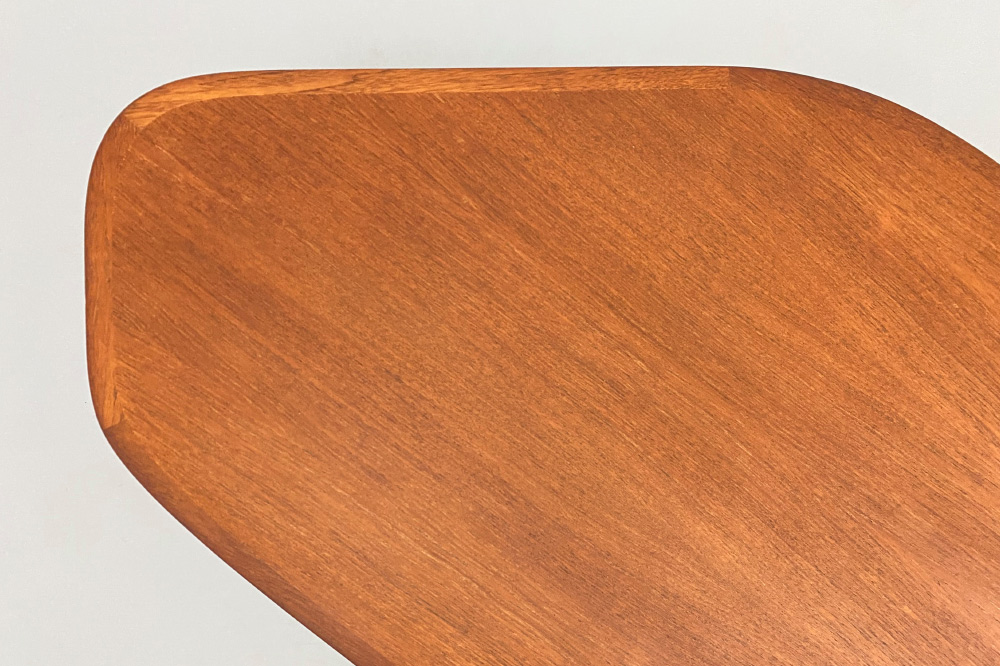 dreieckige Tischplatte midcentury Couchtisch