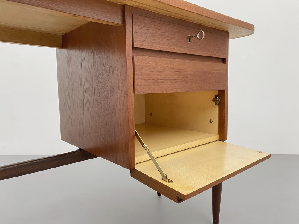 Schreibtisch, freistehend, 50er Jahre, Teakholz
