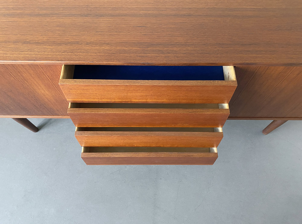 Sideboard Mid-century, Schiebetüren und Schubladen