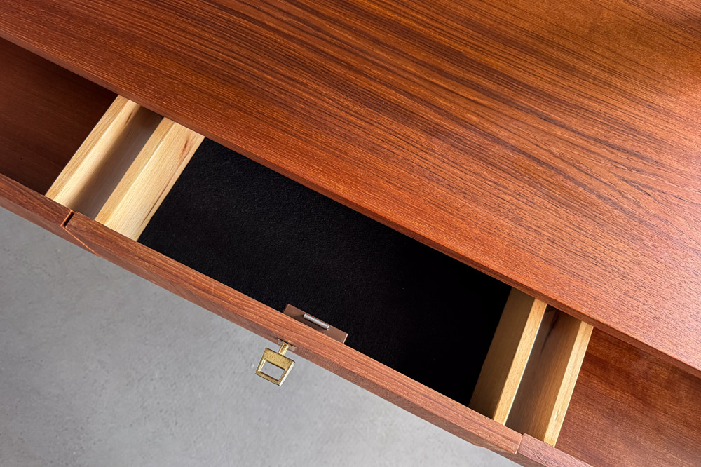 schreibtisch vintageinterior minimaldesign teakholz