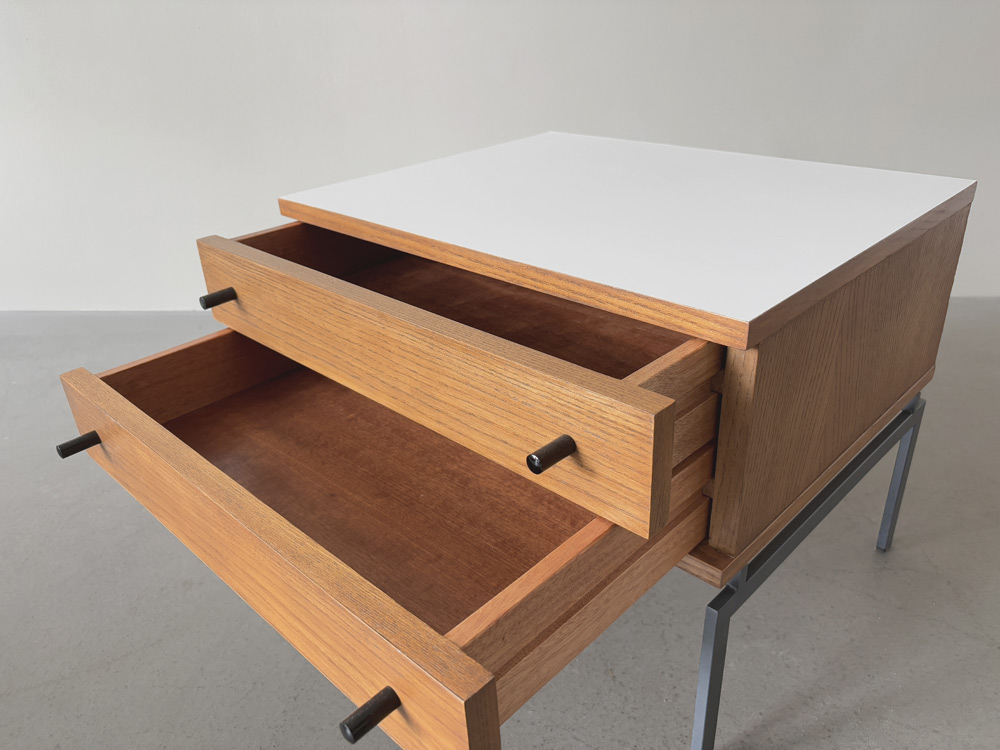 Vintage Tische, Schlafzimmer, Holzäpfel