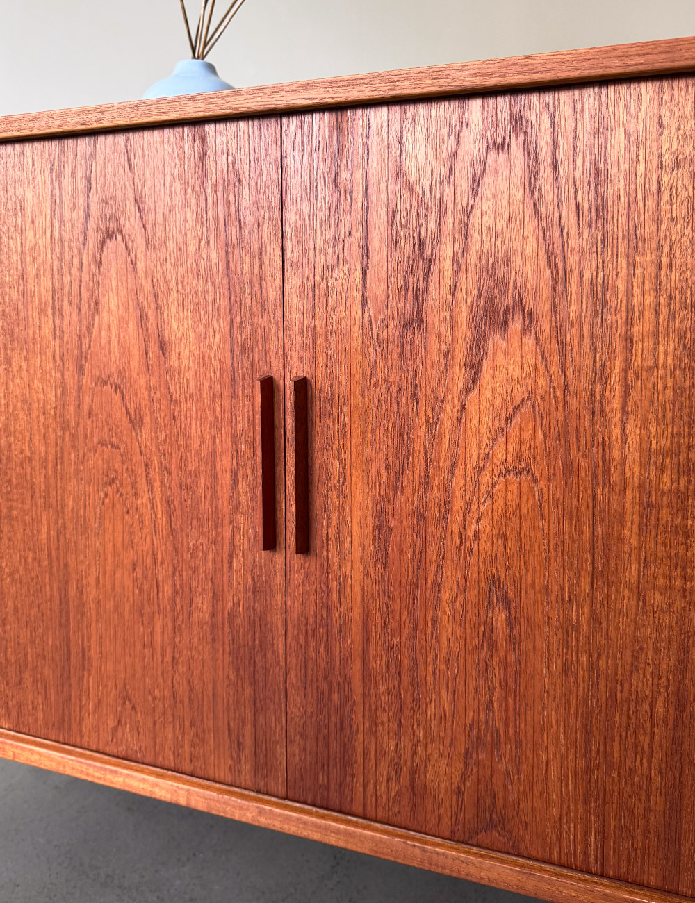 tambour kristiansen kommode teakholz.jpg