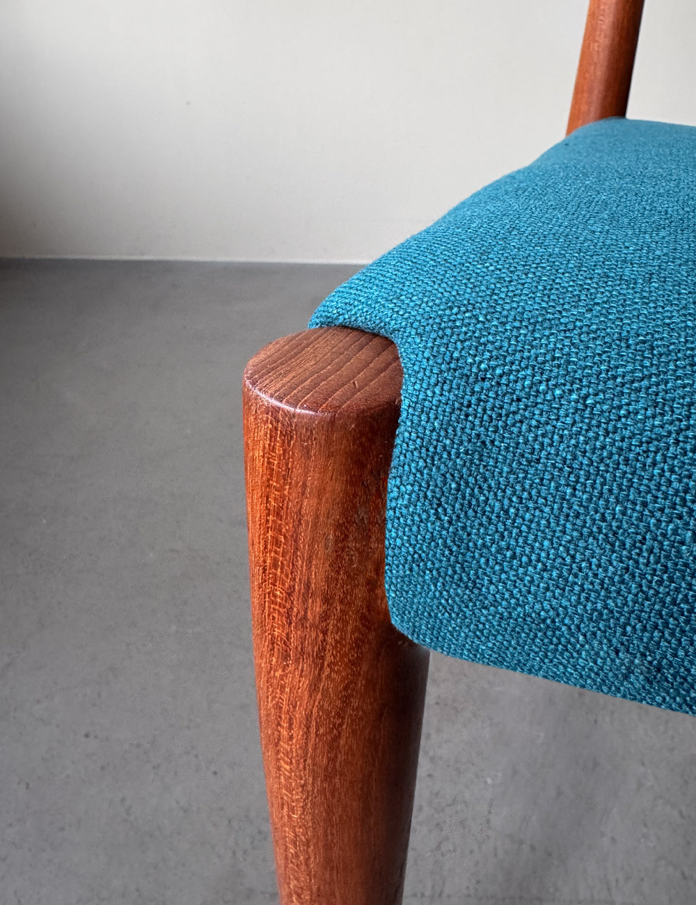 Teakholz jalk gepolsterter Lehne