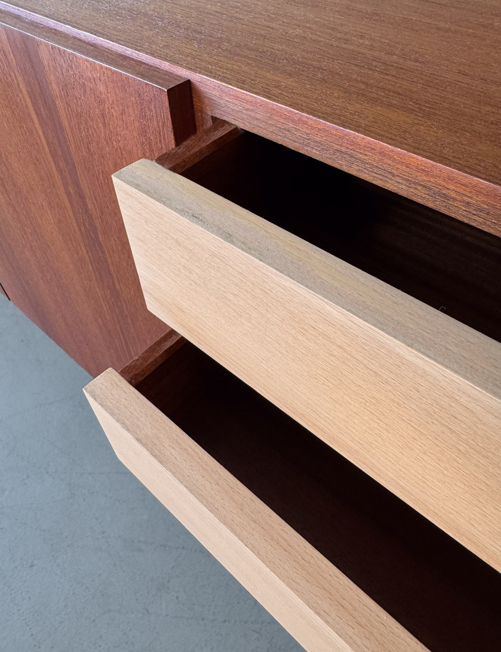 groß Teak Sideboard innenschubladen