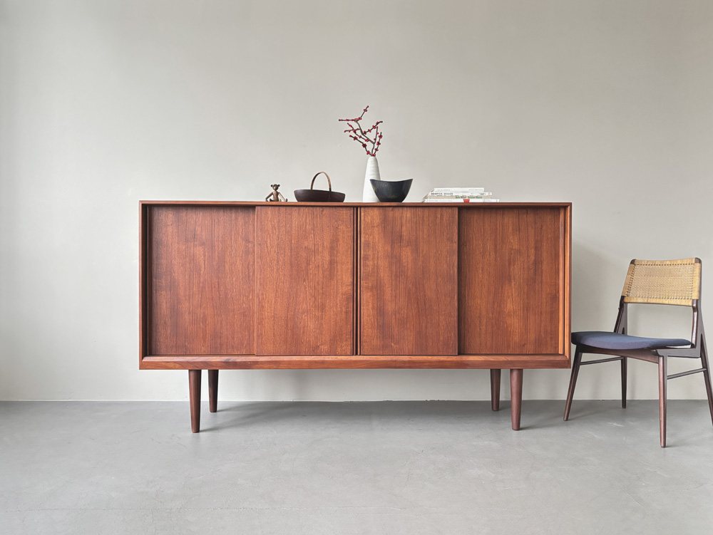 Highboard mit Schiebetüren Teakholz