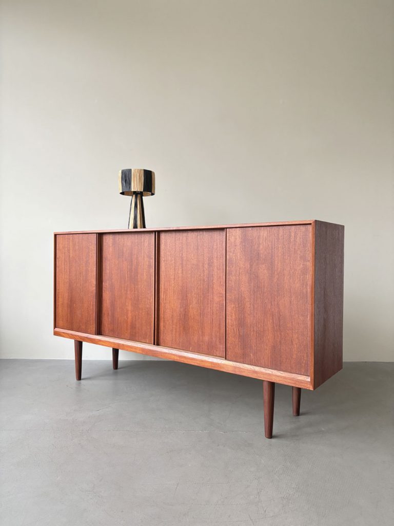 Teak Sideboard mit Schubladen und Schiebetüren