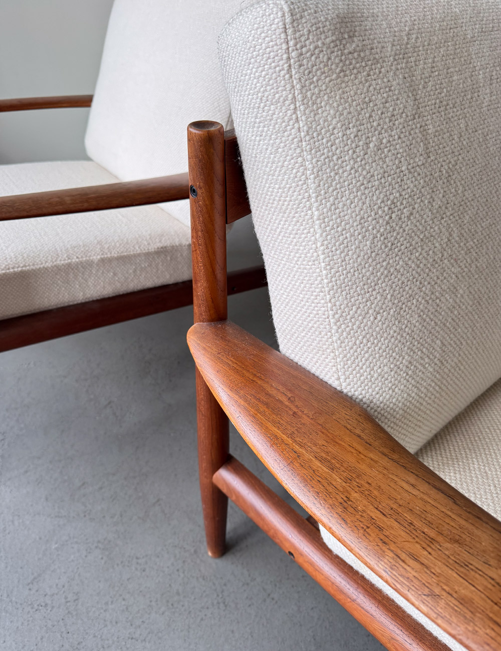 sessel-federkern-jalk-teakholz