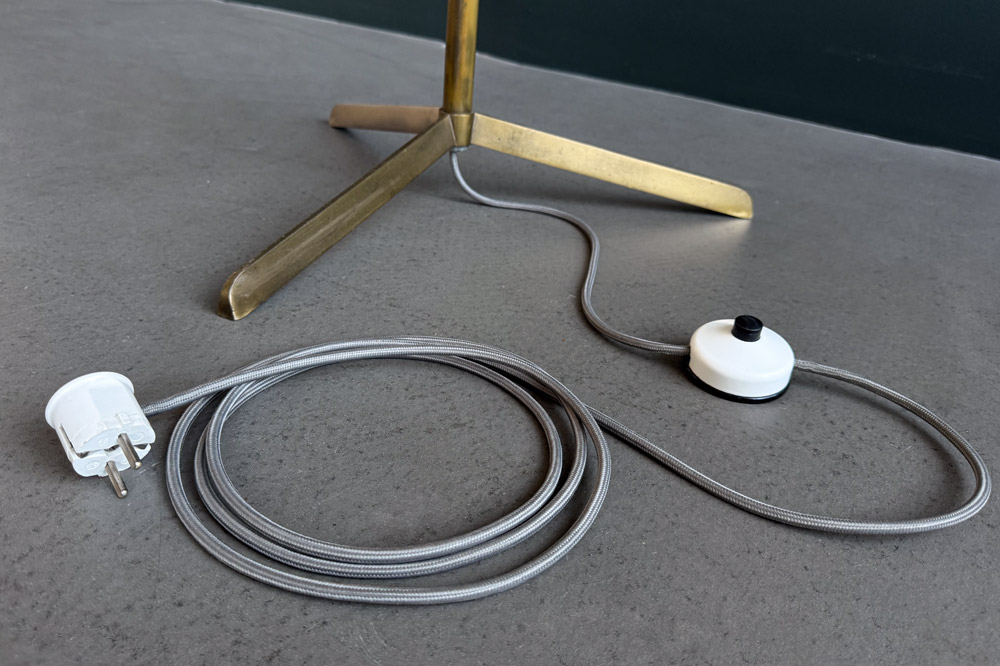 Stehlampe tripod krähenfuss messing