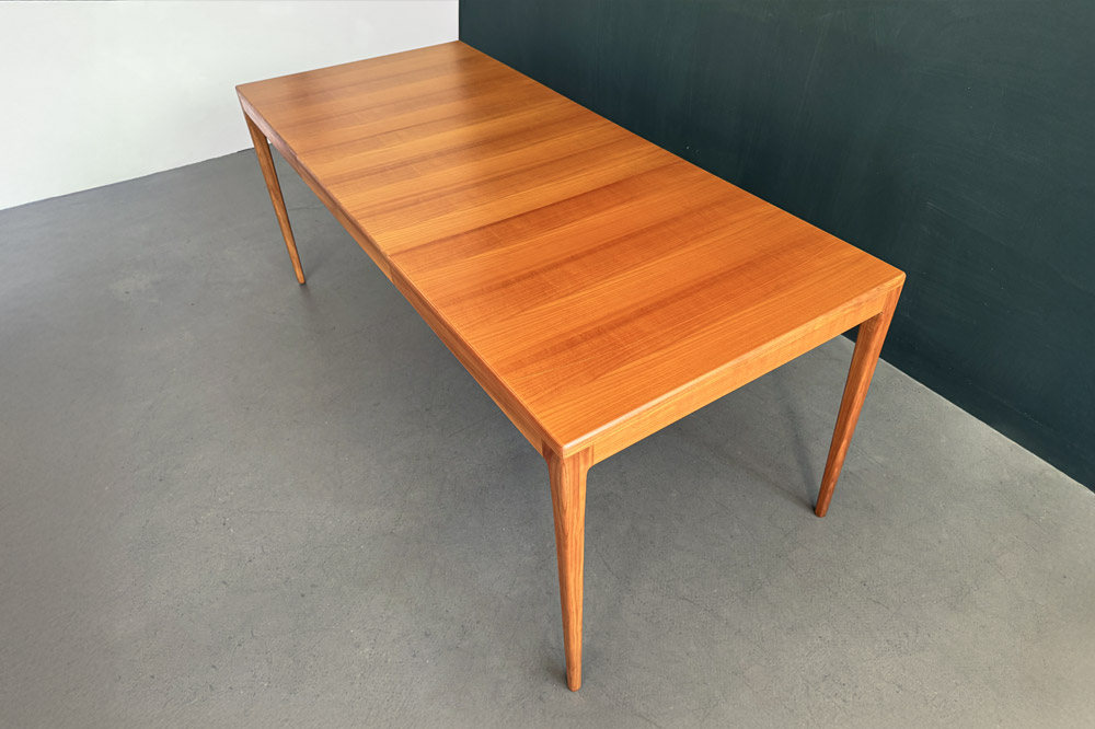 Oberfläche Kirschholz Wilkhahn