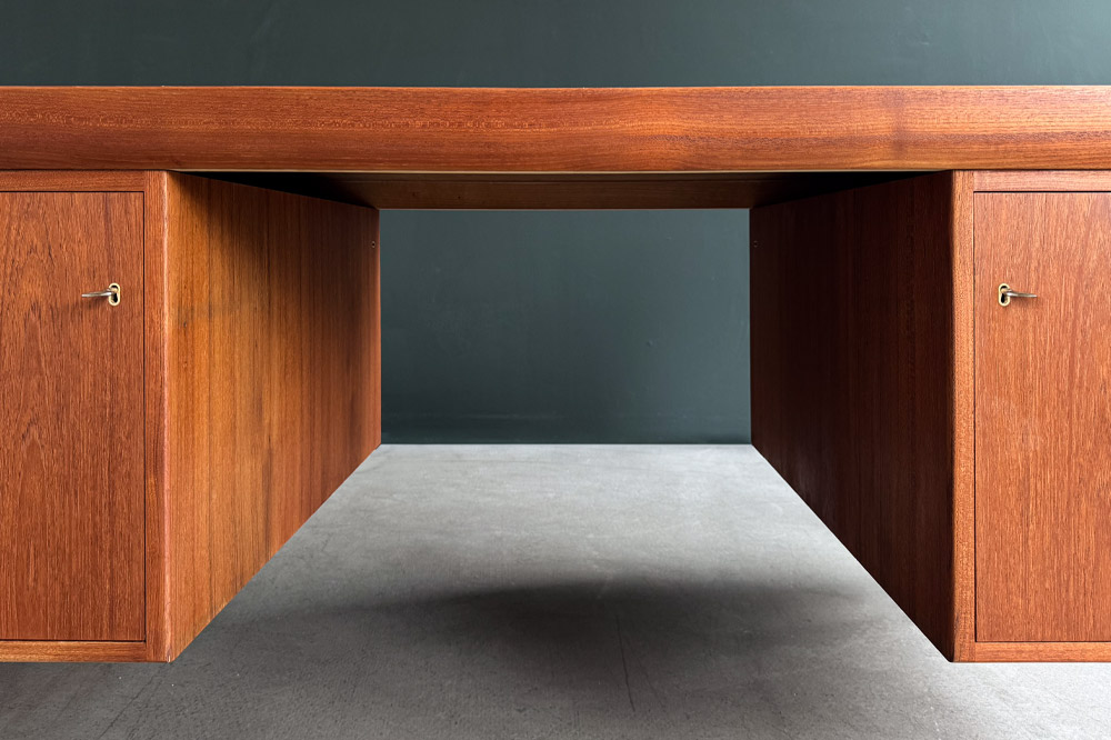 ib kofod larsen schreibtisch