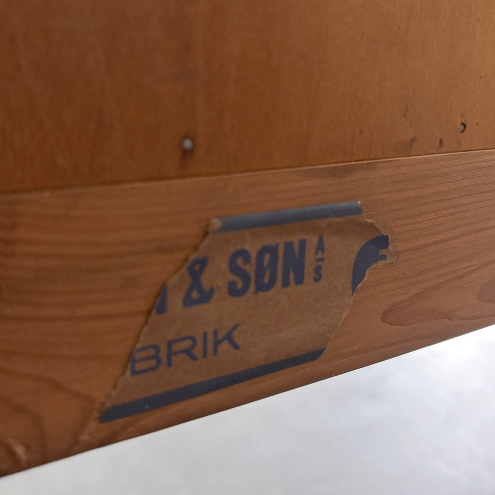 Østervig Sideboard mit Schiebetüren und Schubladen