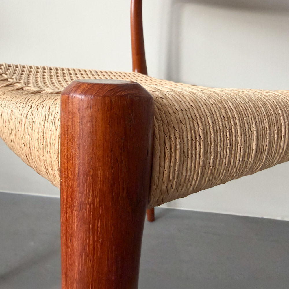 Geflochtene Sitzfläche Papierkordel teak