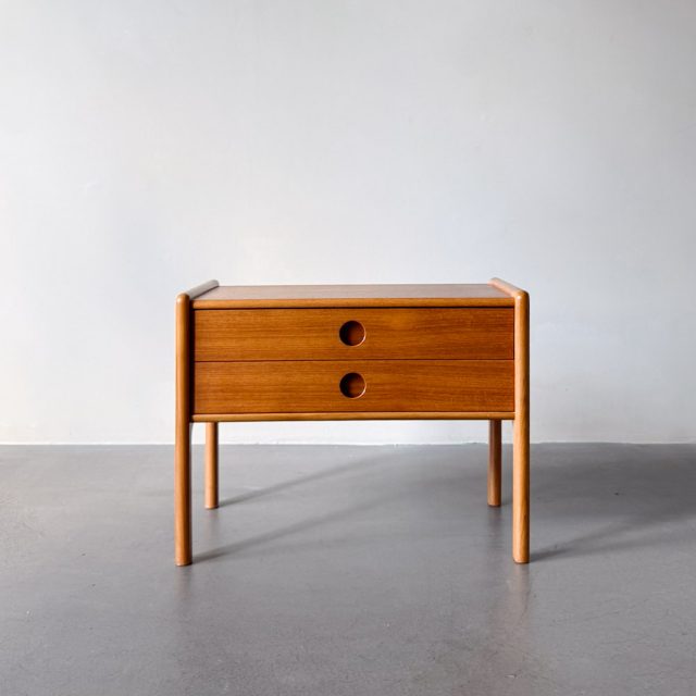 Kai-Kristiansen-danish-table