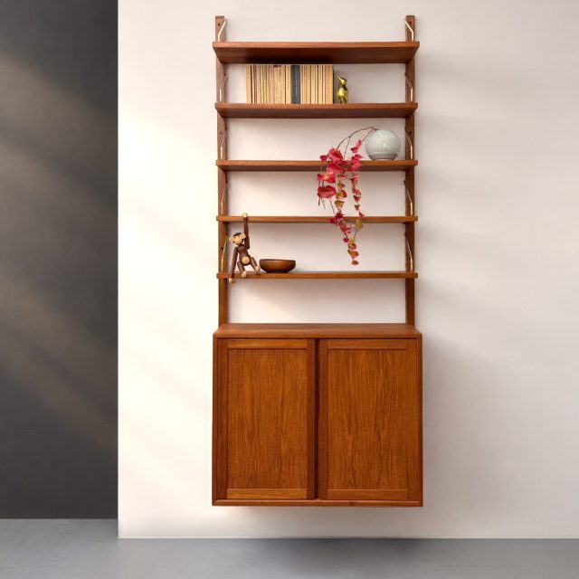 Poul Cadovius Teak Wandregal mit Hängeschrank