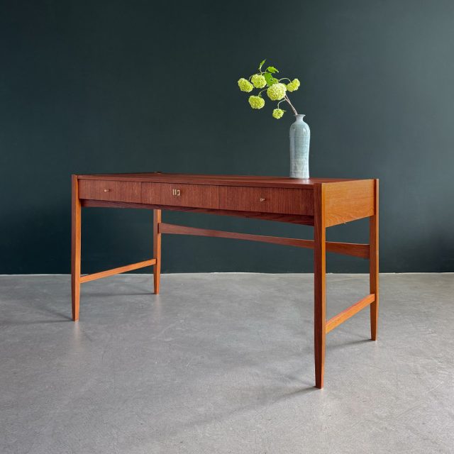 schreibtissch_furniture_teakholz_60er