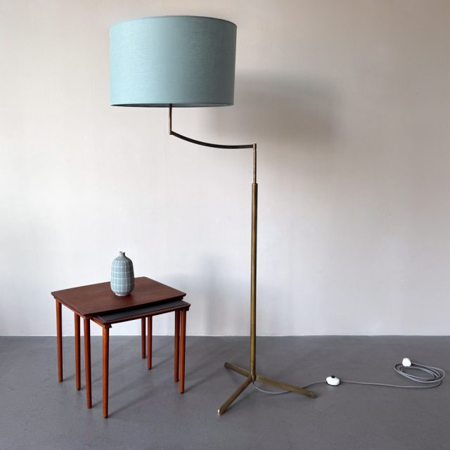 stehlampe-kalmar-messing-krähenfuss